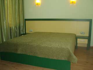 Гостевой дом Семейный отель Мания Калофер Двухместный номер с 1 кроватью или 2 отдельными кроватями-4